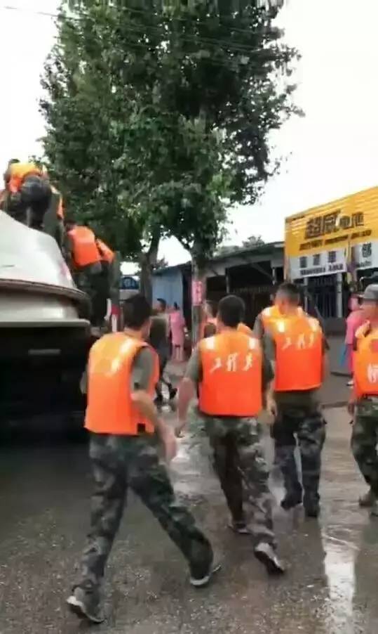 栖霞暴雨实况揭秘，威力巨大，应对之策需知！