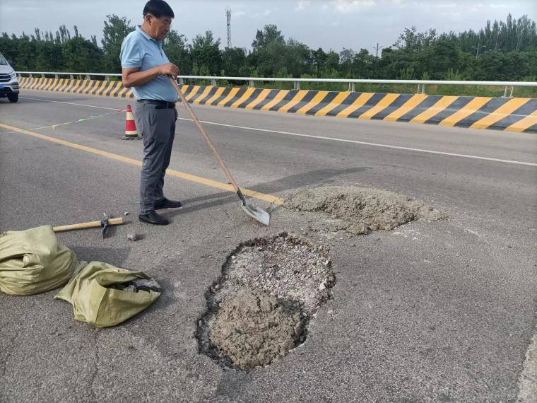 尖草坪区公路运输管理事业单位领导概述